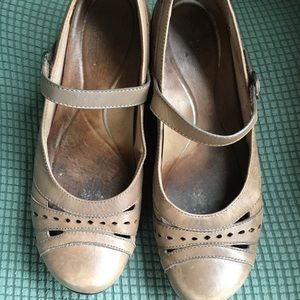 Taupe Dansko Shoes 41